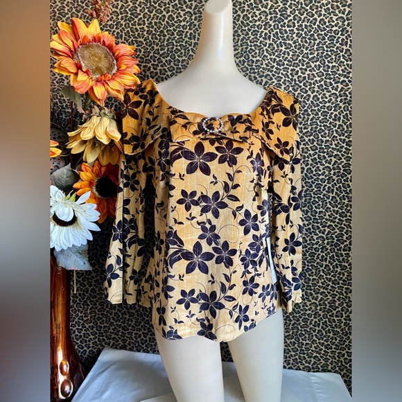 🦋B2G1🦋UNIQUE VINTAGE Gold Velvet Wide Collar & Bow Top NWT | LARGE | - Picture 3 of 12